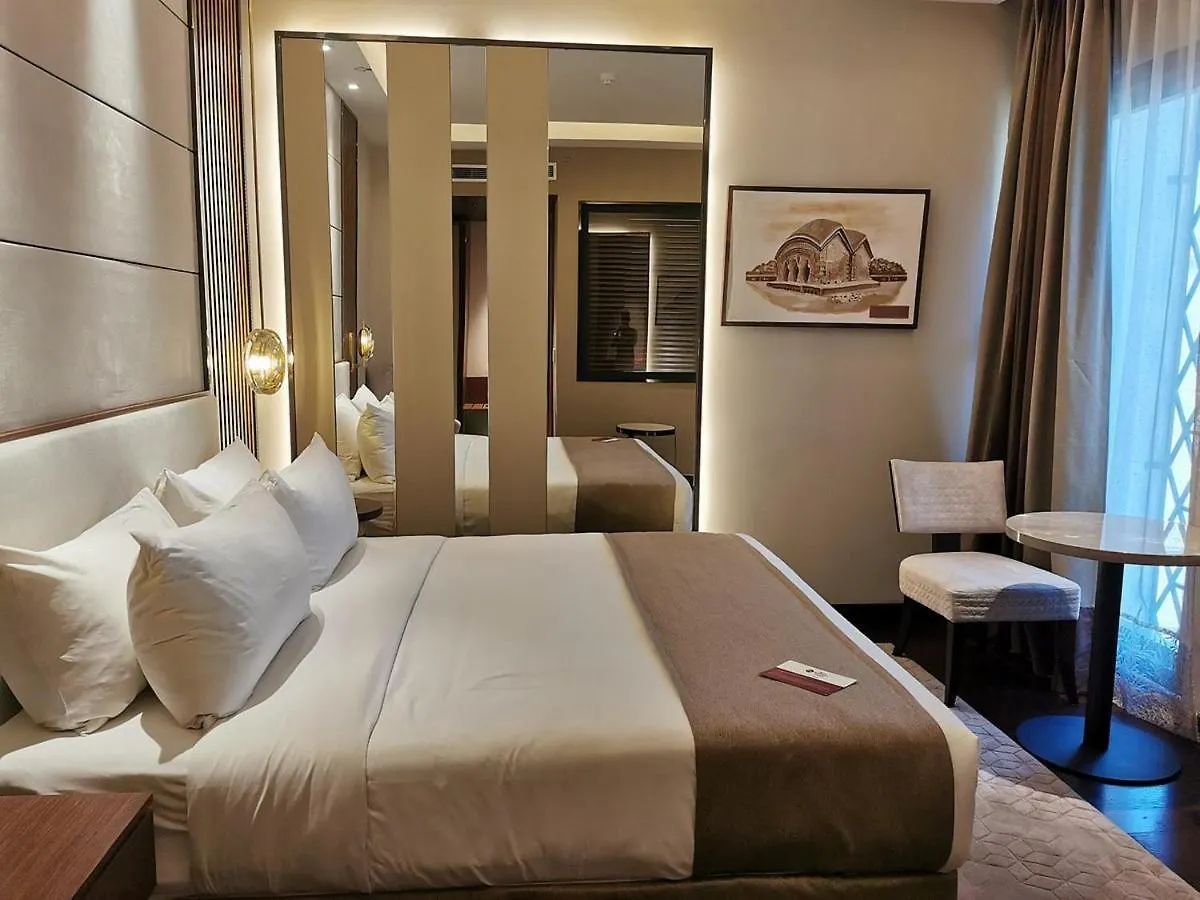 ****  Best Western Plus Maya - Luxury Collection Hotel Dhaka Bangladesh